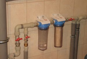 Установка проточного фильтра для воды в Вырице