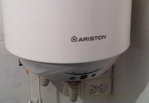Замена водонагревателя Аристон в Вырице